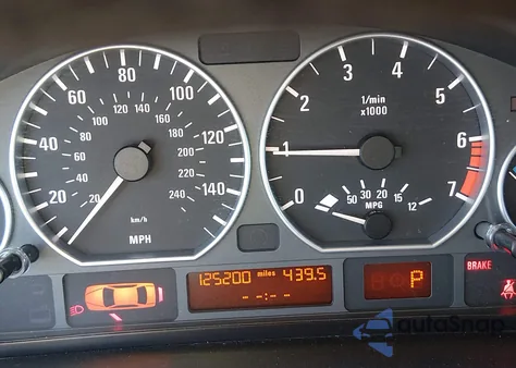 2003 BMW 330I z USA, uszkodzony, nr VIN WBAEV534X3KM28330